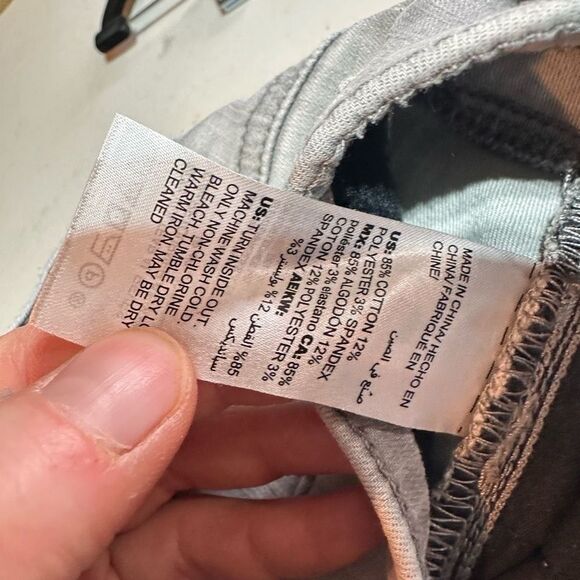 Chico's Women's Mid-Rise Stretch Skinny Jeans Light Gray Granite Wash Size 6 - Picture 10 of 15